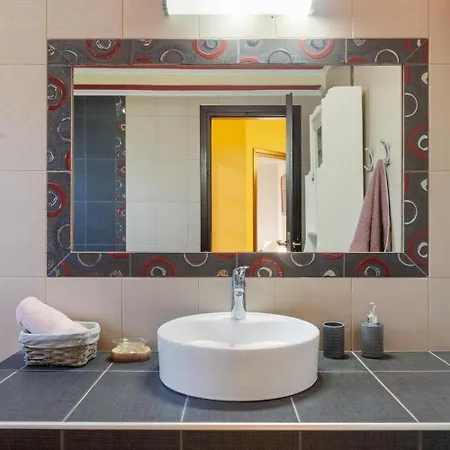 Roula 3br Seaview In Chania Villa *