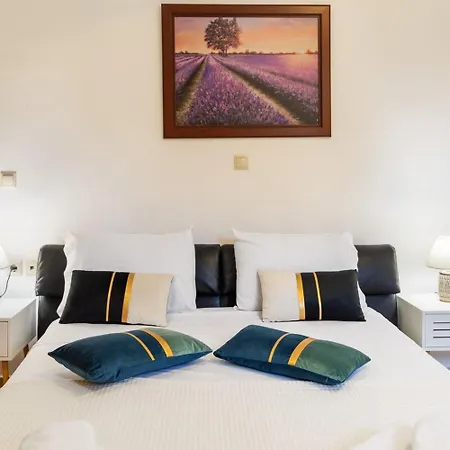 Roula 3br Seaview In Chania