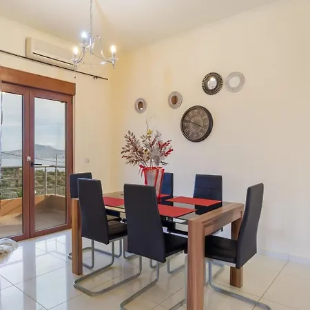 Roula 3br Seaview In Chania